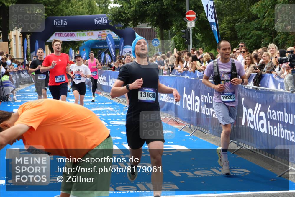 29.06.2025 - hella hamburg halbmarathon Zöllner http://msf.ph/oto/8179061 29.06.2025 10:29:31 Ziel 2021, 2180, 9137, 10156, 10790, 12234, 13838, 15880, 16118, 17197, 18737, 19203 meine-sportfotos.de