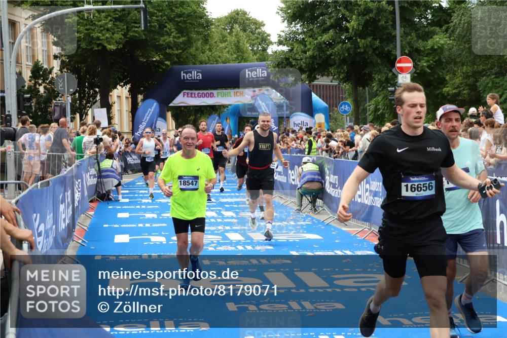 29.06.2025 - hella hamburg halbmarathon Zöllner http://msf.ph/oto/8179071 29.06.2025 10:39:17 Ziel 2044, 3282, 4565, 5752, 8319, 8925, 11305, 12046, 13479, 13729, 14311, 15556, 16656, 17646, 17668, 18149, 18547 meine-sportfotos.de