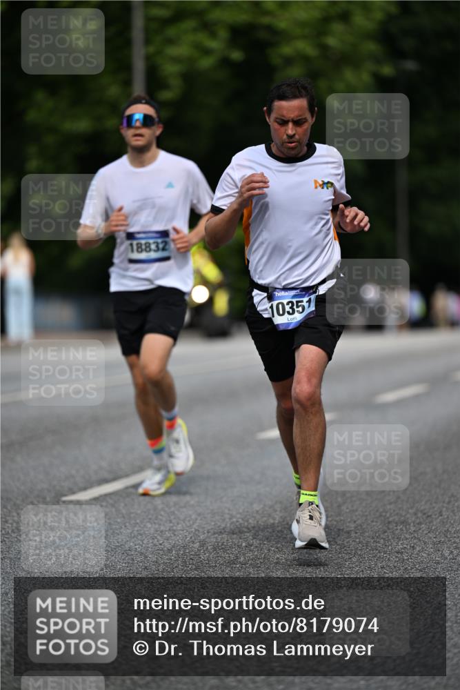 29.06.2025 - hella hamburg halbmarathon Dr. Thomas Lammeyer http://msf.ph/oto/8179074 29.06.2025 09:47:01 Kennedybrücke 1953, 2075, 2180, 2203, 2483, 3189, 3379, 8318, 8376, 9804, 10351, 11150 meine-sportfotos.de