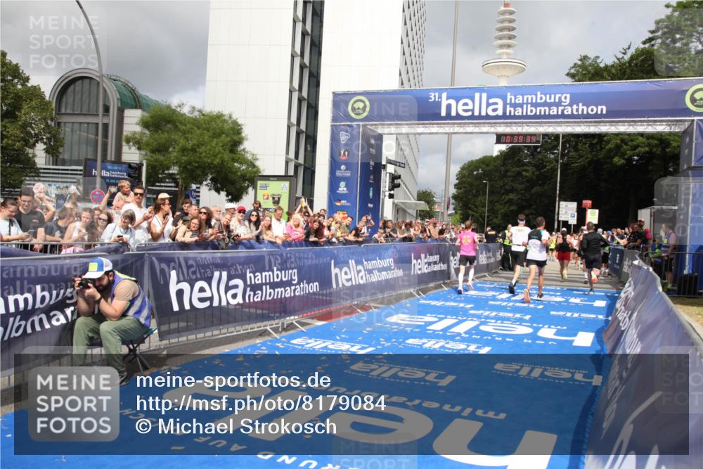 29.06.2025 - hella hamburg halbmarathon Michael Strokosch http://msf.ph/oto/8179084 29.06.2025 10:39:33 Ziel 1343, 2546, 2972, 6152, 7152, 7154, 8346, 9116, 9265, 12335, 12372, 15013, 15336, 15965 meine-sportfotos.de