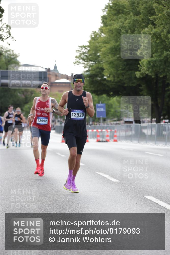 29.06.2025 - hella hamburg halbmarathon Jannik Wohlers http://msf.ph/oto/8179093 29.06.2025 09:42:31 Lombardsbrücke 5612, 7331, 7855, 9269, 11228, 12360, 12529, 12992, 13346, 14753, 14836, 17614, 18740, 19041, 19042, 19050, 19076, 19078 meine-sportfotos.de