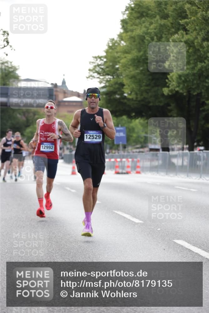 29.06.2025 - hella hamburg halbmarathon Jannik Wohlers http://msf.ph/oto/8179135 29.06.2025 09:42:31 Lombardsbrücke 5612, 7331, 7855, 9269, 11228, 12360, 12529, 12992, 13346, 14753, 14836, 17614, 18740, 19041, 19042, 19050, 19076, 19078 meine-sportfotos.de