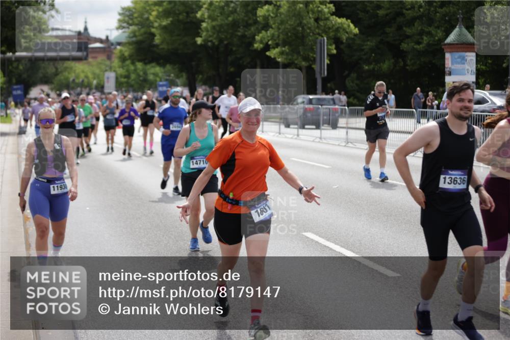 29.06.2025 - hella hamburg halbmarathon Jannik Wohlers http://msf.ph/oto/8179147 29.06.2025 11:09:26 Lombardsbrücke 1299, 1301, 1601, 1605, 2694, 2724, 2726, 2897, 3017, 3135, 3137, 3498, 3500, 4058, 6323, 6434, 6959, 7261, 9300, 11170, 11171, 11712, 11894, 12085, 12109, 12617, 13635, 13636, 13858, 13907, 14109, 14259, 14401, 14710, 14850, 15069, 15181, 15440, 15638, 15742, 16013, 16969 meine-sportfotos.de