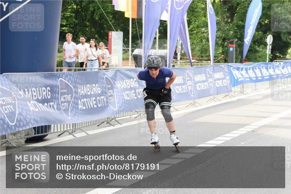 29.06.2025 - hella hamburg halbmarathon Strokosch-Dieckow http://msf.ph/oto/8179191 29.06.2025 09:20:57 Ziel 20181 meine-sportfotos.de