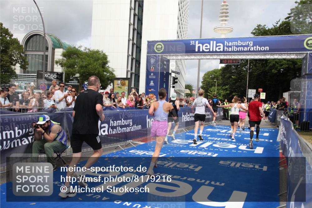 29.06.2025 - hella hamburg halbmarathon Michael Strokosch http://msf.ph/oto/8179216 29.06.2025 10:39:40 Ziel 1358, 4888, 7152, 7154, 9116, 9265, 11284, 11806, 14077, 15094, 15336, 15828, 15965, 17215, 17360, 17425, 18154, 18285, 18803 meine-sportfotos.de