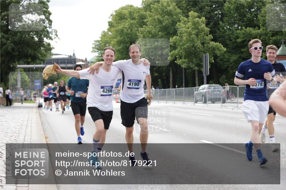 29.06.2025 - hella hamburg halbmarathon Jannik Wohlers http://msf.ph/oto/8179221 29.06.2025 10:22:40 Lombardsbrücke 1853, 3029, 3034, 4190, 4266, 4793, 5629, 6578, 6784, 6785, 6849, 7266, 7891, 8687, 8688, 9133, 9877, 9913, 10205, 12025, 12190, 12265, 13560, 14041, 15469, 16416, 16558, 16565, 16566, 16863, 17099, 17657 meine-sportfotos.de