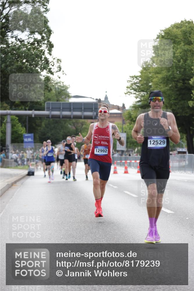 29.06.2025 - hella hamburg halbmarathon Jannik Wohlers http://msf.ph/oto/8179239 29.06.2025 09:42:31 Lombardsbrücke 5612, 7331, 7855, 9269, 11228, 12360, 12529, 12992, 13346, 14753, 14836, 17614, 18740, 19041, 19042, 19050, 19076, 19078 meine-sportfotos.de