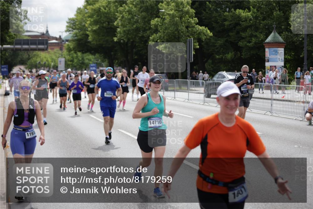 29.06.2025 - hella hamburg halbmarathon Jannik Wohlers http://msf.ph/oto/8179259 29.06.2025 11:09:27 Lombardsbrücke 1299, 1301, 1601, 1605, 2694, 2724, 2726, 2897, 3017, 3135, 3137, 3498, 3500, 4058, 6323, 6434, 6959, 7261, 9300, 10164, 11170, 11171, 11894, 12085, 12617, 13635, 13636, 13858, 13907, 14109, 14156, 14259, 14401, 14710, 14850, 15069, 15181, 15440, 15638, 15742, 16013, 16969 meine-sportfotos.de