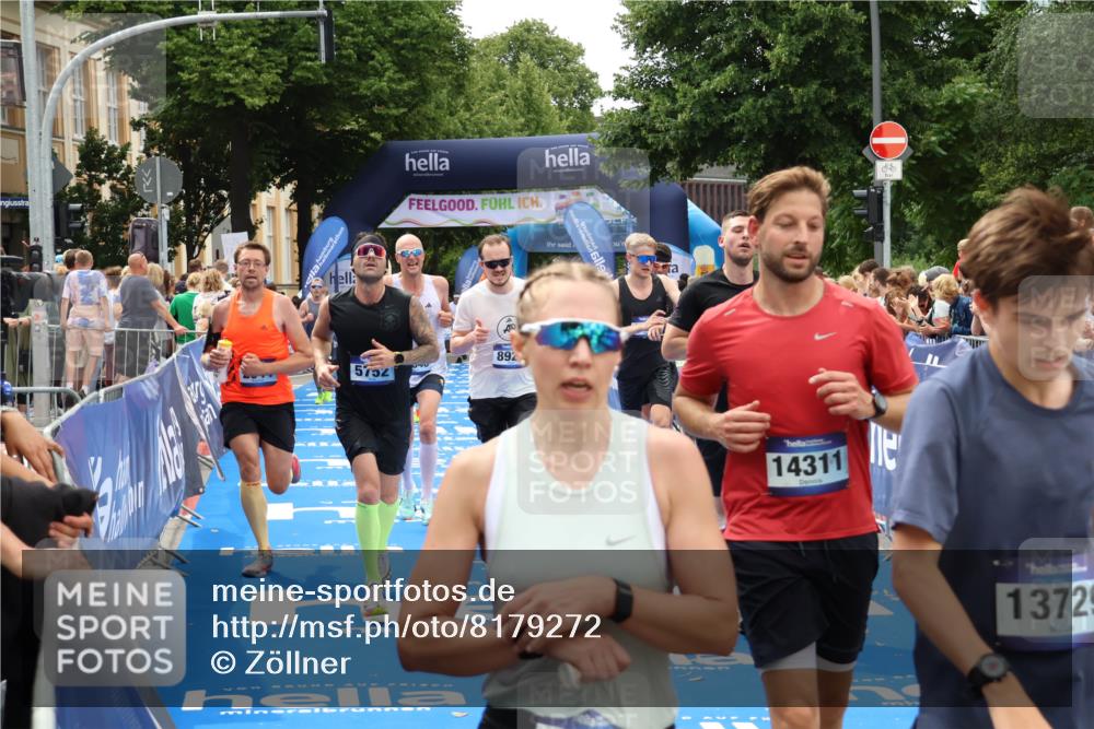 29.06.2025 - hella hamburg halbmarathon Zöllner http://msf.ph/oto/8179272 29.06.2025 10:39:22 Ziel 2044, 4565, 5752, 6037, 8319, 8925, 12046, 13479, 14311, 14359, 15866, 17646 meine-sportfotos.de
