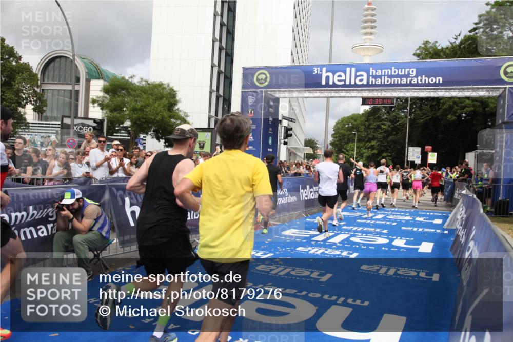 29.06.2025 - hella hamburg halbmarathon Michael Strokosch http://msf.ph/oto/8179276 29.06.2025 10:39:42 Ziel 1358, 4398, 4888, 7152, 7154, 9265, 11284, 11806, 14077, 15094, 15336, 15828, 16761, 17215, 17360, 17425, 18154, 18285, 18803 meine-sportfotos.de
