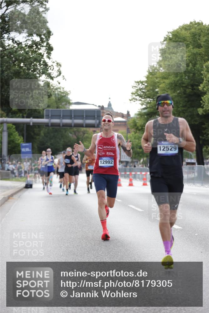 29.06.2025 - hella hamburg halbmarathon Jannik Wohlers http://msf.ph/oto/8179305 29.06.2025 09:42:32 Lombardsbrücke 5612, 7331, 7855, 9269, 11228, 12360, 12529, 12992, 13346, 14753, 14836, 17614, 18740, 19041, 19042, 19050, 19076, 19078 meine-sportfotos.de