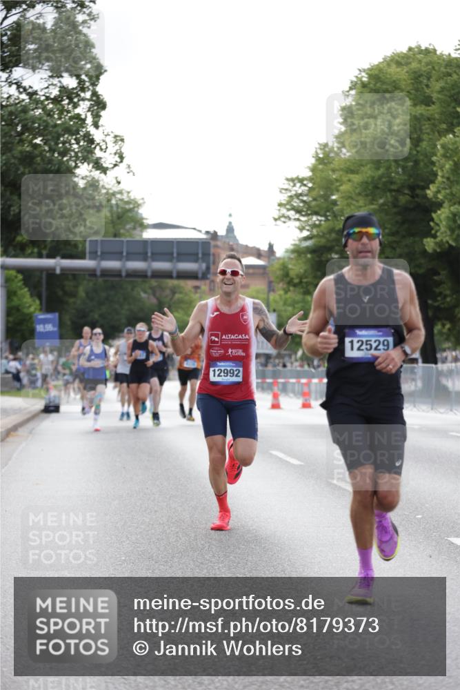 29.06.2025 - hella hamburg halbmarathon Jannik Wohlers http://msf.ph/oto/8179373 29.06.2025 09:42:32 Lombardsbrücke 5612, 7331, 7855, 9269, 11228, 12360, 12529, 12992, 13346, 14753, 14836, 17614, 18740, 19041, 19042, 19050, 19076, 19078 meine-sportfotos.de