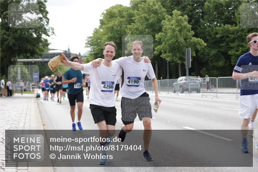 29.06.2025 - hella hamburg halbmarathon Jannik Wohlers http://msf.ph/oto/8179404 29.06.2025 10:22:40 Lombardsbrücke 1853, 3029, 3034, 4190, 4266, 4793, 5629, 6578, 6784, 6785, 6849, 7266, 7891, 8687, 8688, 9133, 9877, 9913, 10205, 12025, 12190, 12265, 13560, 14041, 15469, 16416, 16558, 16565, 16566, 16863, 17099, 17657 meine-sportfotos.de