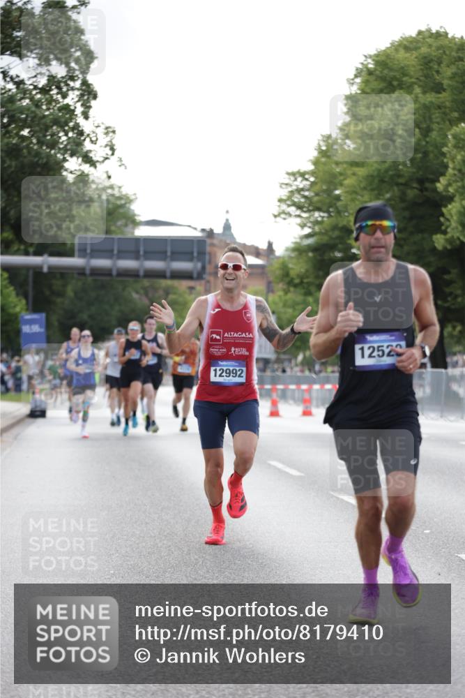 29.06.2025 - hella hamburg halbmarathon Jannik Wohlers http://msf.ph/oto/8179410 29.06.2025 09:42:32 Lombardsbrücke 5612, 7331, 7855, 9269, 11228, 12360, 12529, 12992, 13346, 14753, 14836, 17614, 18740, 19041, 19042, 19050, 19076, 19078 meine-sportfotos.de