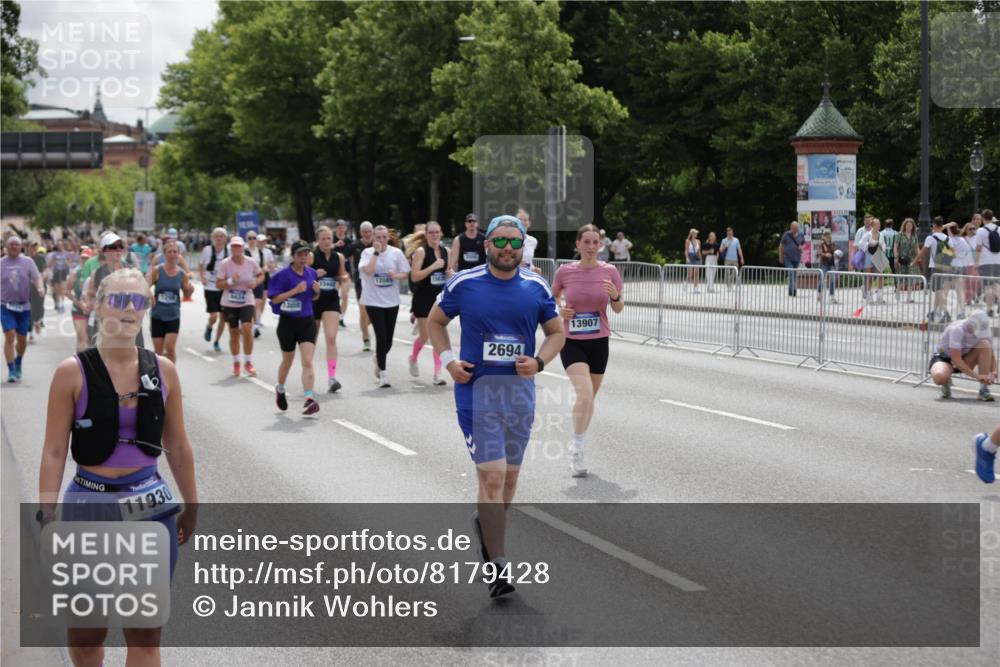 29.06.2025 - hella hamburg halbmarathon Jannik Wohlers http://msf.ph/oto/8179428 29.06.2025 11:09:29 Lombardsbrücke 1299, 1301, 1601, 2694, 2724, 2726, 3135, 3137, 3498, 3500, 4058, 5555, 5558, 6323, 6434, 6959, 7261, 9300, 10164, 11170, 11171, 11894, 12085, 12243, 12617, 13597, 13635, 13636, 13858, 13907, 14109, 14156, 14259, 14401, 14710, 14850, 15069, 15181, 15440, 15638, 15742, 16013, 16324, 16969 meine-sportfotos.de