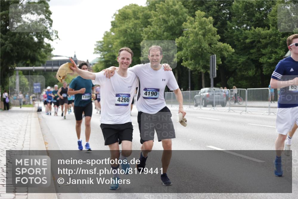 29.06.2025 - hella hamburg halbmarathon Jannik Wohlers http://msf.ph/oto/8179441 29.06.2025 10:22:40 Lombardsbrücke 1853, 3029, 3034, 4190, 4266, 4793, 5629, 6578, 6784, 6785, 6849, 7266, 7891, 8687, 8688, 9133, 9877, 9913, 10205, 12025, 12190, 12265, 13560, 14041, 15469, 16416, 16558, 16565, 16566, 16863, 17099, 17657 meine-sportfotos.de