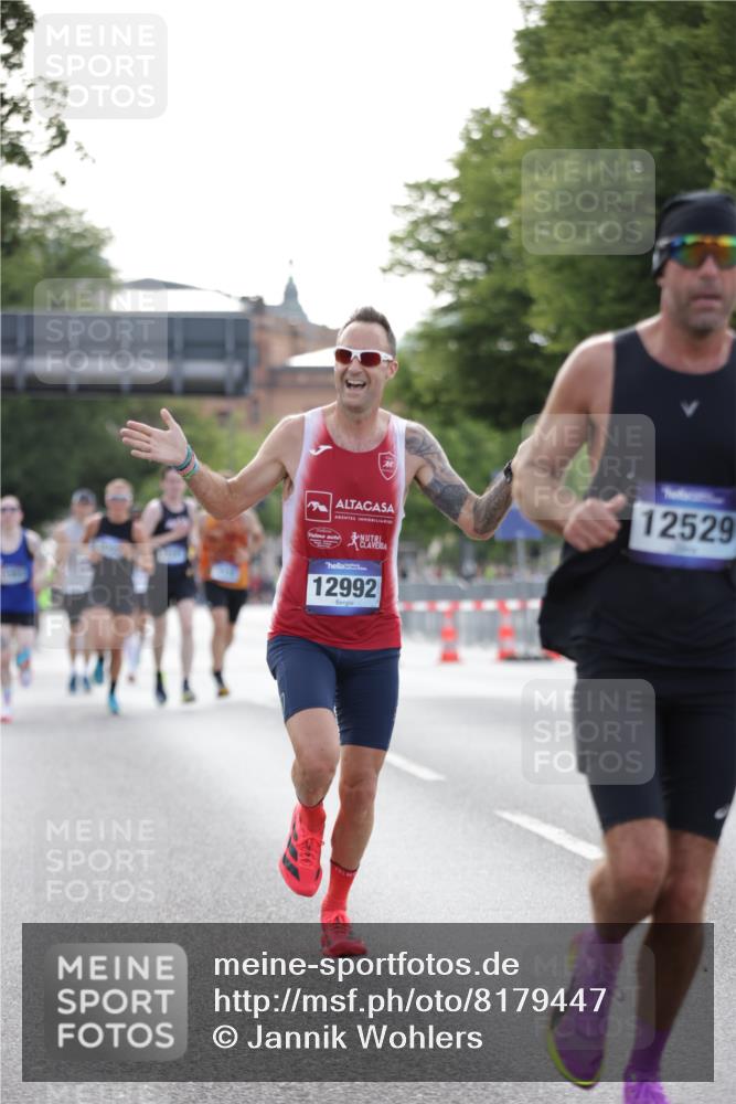 29.06.2025 - hella hamburg halbmarathon Jannik Wohlers http://msf.ph/oto/8179447 29.06.2025 09:42:32 Lombardsbrücke 5612, 7331, 7855, 9269, 11228, 12360, 12529, 12992, 13346, 14753, 14836, 17614, 18740, 19041, 19042, 19050, 19076, 19078 meine-sportfotos.de