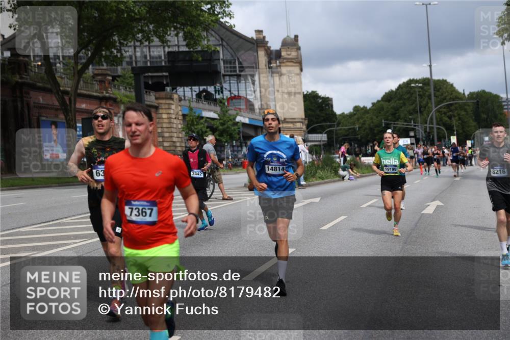 29.06.2025 - hella hamburg halbmarathon Yannick Fuchs http://msf.ph/oto/8179482 29.06.2025 10:42:43 20KM 1086, 1163, 1176, 1537, 1884, 1914, 2442, 3213, 4711, 5421, 6081, 6377, 6923, 7367, 8216, 8889, 8916, 9482, 9638, 9770, 10000, 11467, 12149, 12747, 12840, 13570, 13614, 14192, 14511, 14814, 14990, 15573, 15590, 15629, 15917, 15981, 16094, 16269, 16414, 16766, 17007, 17127, 18251, 18815, 18923, 19198 meine-sportfotos.de