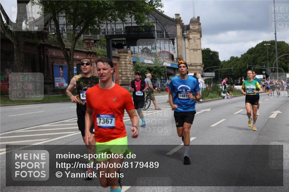 29.06.2025 - hella hamburg halbmarathon Yannick Fuchs http://msf.ph/oto/8179489 29.06.2025 10:42:43 20KM 1086, 1163, 1176, 1537, 1884, 1914, 2442, 3213, 4711, 5421, 6081, 6377, 6923, 7367, 8216, 8889, 8916, 9482, 9638, 9770, 10000, 11467, 12149, 12747, 12840, 13570, 13614, 14192, 14511, 14814, 14990, 15573, 15590, 15629, 15917, 15981, 16094, 16269, 16414, 16766, 17007, 17127, 18251, 18815, 18923, 19198 meine-sportfotos.de