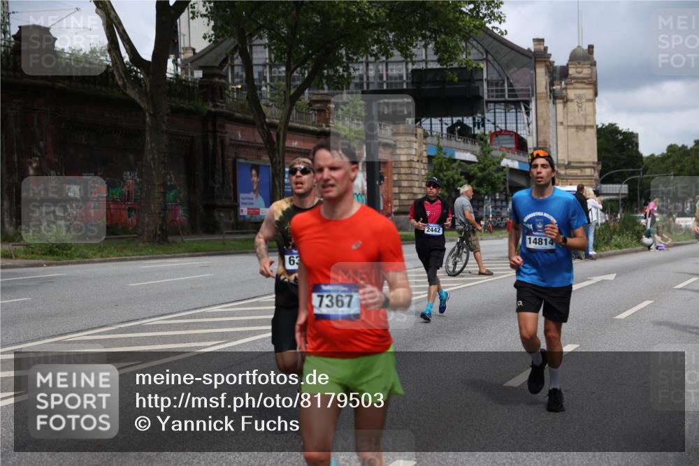29.06.2025 - hella hamburg halbmarathon Yannick Fuchs http://msf.ph/oto/8179503 29.06.2025 10:42:43 20KM 1086, 1163, 1176, 1537, 1884, 1914, 2442, 3213, 4711, 5421, 6081, 6377, 6923, 7367, 8216, 8889, 8916, 9482, 9638, 9770, 10000, 11467, 12149, 12747, 12840, 13570, 13614, 14192, 14511, 14814, 14990, 15573, 15590, 15629, 15917, 15981, 16094, 16269, 16414, 16766, 17007, 17127, 18251, 18815, 18923, 19198 meine-sportfotos.de