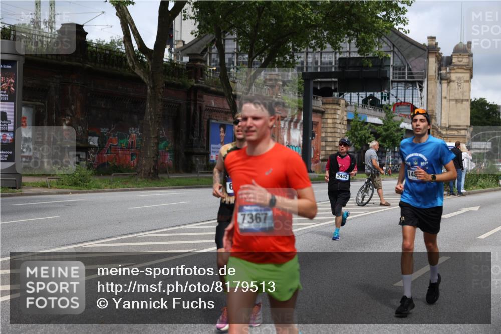 29.06.2025 - hella hamburg halbmarathon Yannick Fuchs http://msf.ph/oto/8179513 29.06.2025 10:42:43 20KM 1086, 1163, 1176, 1537, 1884, 1914, 2442, 3213, 4711, 5421, 6081, 6377, 6923, 7367, 8216, 8889, 8916, 9482, 9638, 9770, 10000, 11467, 12149, 12747, 12840, 13570, 13614, 14192, 14511, 14814, 14990, 15573, 15590, 15629, 15917, 15981, 16094, 16269, 16414, 16766, 17007, 17127, 18251, 18815, 18923, 19198 meine-sportfotos.de