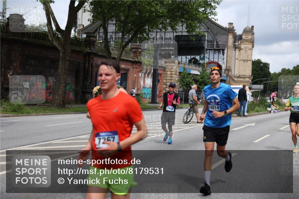29.06.2025 - hella hamburg halbmarathon Yannick Fuchs http://msf.ph/oto/8179531 29.06.2025 10:42:44 20KM 1086, 1163, 1176, 1537, 1884, 1892, 1914, 2442, 3213, 4711, 5421, 6377, 6923, 7367, 8216, 8889, 8916, 9482, 9638, 9770, 10000, 11467, 12149, 12534, 12747, 12840, 13614, 14192, 14511, 14814, 14990, 15573, 15590, 15917, 15981, 16094, 16269, 16414, 16766, 17007, 17127, 18251, 18815, 18923, 19198 meine-sportfotos.de