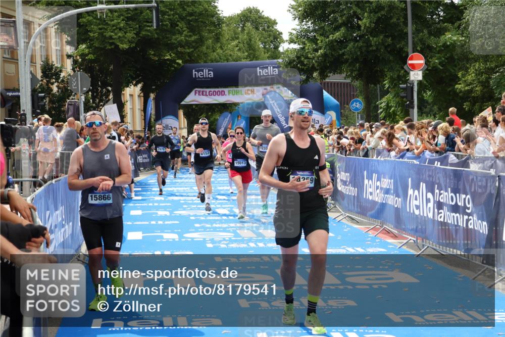 29.06.2025 - hella hamburg halbmarathon Zöllner http://msf.ph/oto/8179541 29.06.2025 10:39:29 Ziel 1343, 2546, 2972, 6152, 8346, 12335, 12372, 14359, 15013, 15866 meine-sportfotos.de