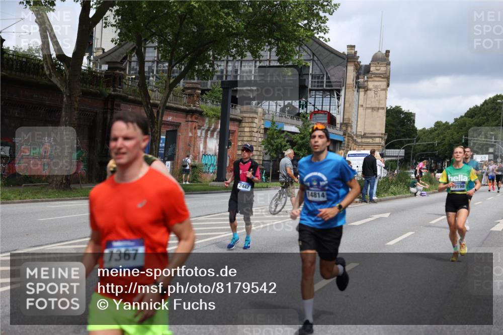 29.06.2025 - hella hamburg halbmarathon Yannick Fuchs http://msf.ph/oto/8179542 29.06.2025 10:42:44 20KM 1086, 1163, 1176, 1537, 1884, 1892, 1914, 2442, 3213, 4711, 5421, 6377, 6923, 7367, 8216, 8889, 8916, 9482, 9638, 9770, 10000, 11467, 12149, 12534, 12747, 12840, 13614, 14192, 14511, 14814, 14990, 15573, 15590, 15917, 15981, 16094, 16269, 16414, 16766, 17007, 17127, 18251, 18815, 18923, 19198 meine-sportfotos.de