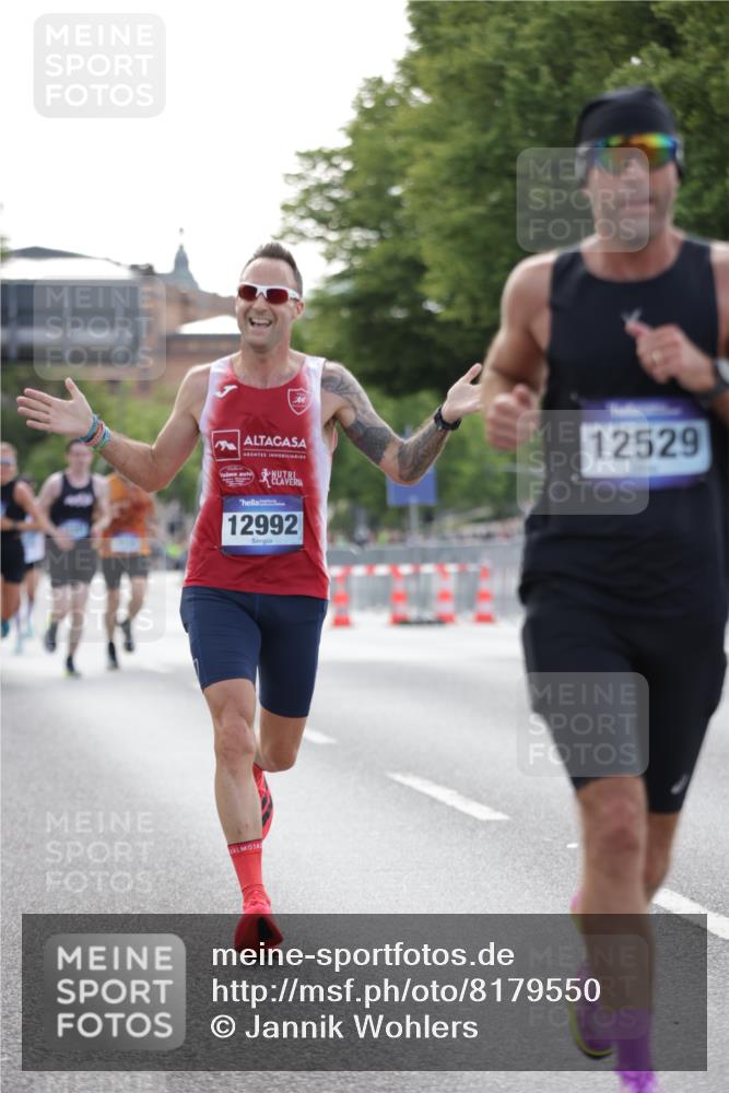 29.06.2025 - hella hamburg halbmarathon Jannik Wohlers http://msf.ph/oto/8179550 29.06.2025 09:42:32 Lombardsbrücke 5612, 7331, 7855, 9269, 11228, 12360, 12529, 12992, 13346, 14753, 14836, 17614, 18740, 19041, 19042, 19050, 19076, 19078 meine-sportfotos.de