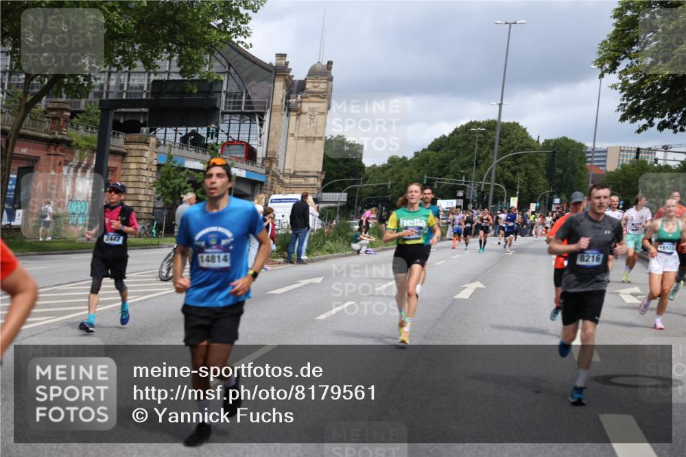 29.06.2025 - hella hamburg halbmarathon Yannick Fuchs http://msf.ph/oto/8179561 29.06.2025 10:42:44 20KM 1086, 1163, 1176, 1537, 1884, 1892, 1914, 2442, 3213, 4711, 5421, 6377, 6923, 7367, 8216, 8889, 8916, 9482, 9638, 9770, 10000, 11467, 12149, 12534, 12747, 12840, 13614, 14192, 14511, 14814, 14990, 15573, 15590, 15917, 15981, 16094, 16269, 16414, 16766, 17007, 17127, 18251, 18815, 18923, 19198 meine-sportfotos.de