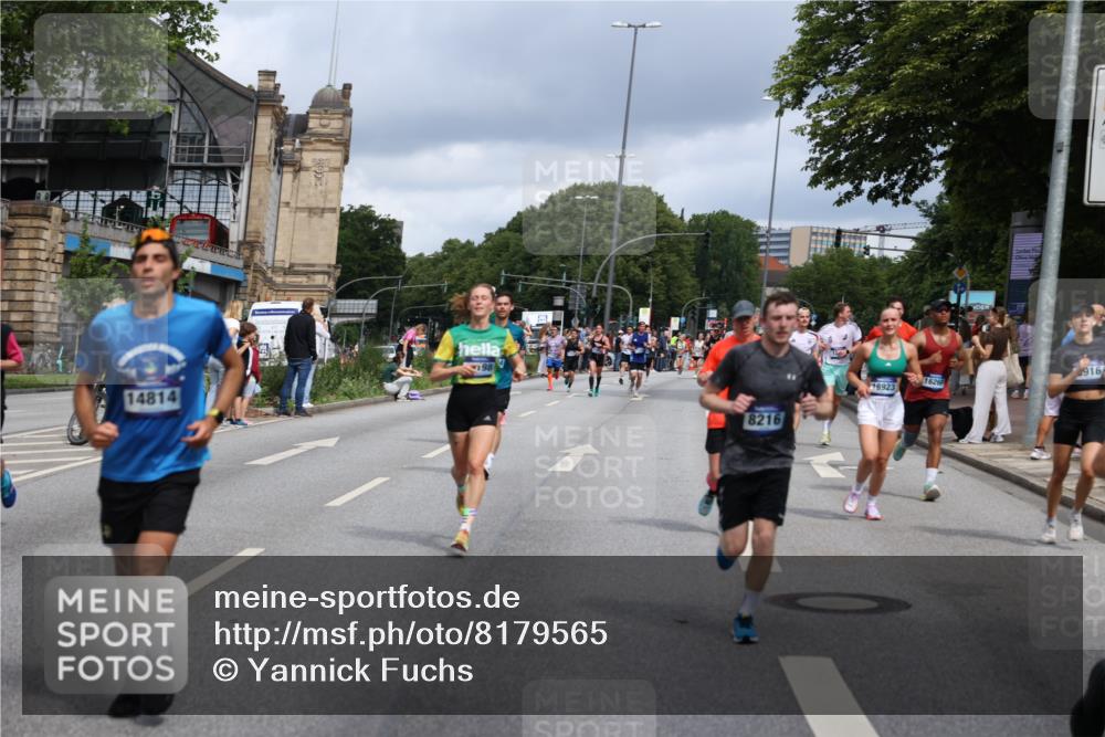 29.06.2025 - hella hamburg halbmarathon Yannick Fuchs http://msf.ph/oto/8179565 29.06.2025 10:42:44 20KM 1086, 1163, 1176, 1537, 1884, 1892, 1914, 2442, 3213, 4711, 5421, 6377, 6923, 7367, 8216, 8889, 8916, 9482, 9638, 9770, 10000, 11467, 12149, 12534, 12747, 12840, 13614, 14192, 14511, 14814, 14990, 15573, 15590, 15917, 15981, 16094, 16269, 16414, 16766, 17007, 17127, 18251, 18815, 18923, 19198 meine-sportfotos.de