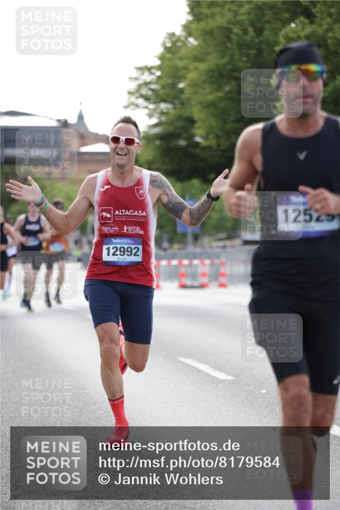 29.06.2025 - hella hamburg halbmarathon Jannik Wohlers http://msf.ph/oto/8179584 29.06.2025 09:42:32 Lombardsbrücke 5612, 7331, 7855, 9269, 11228, 12360, 12529, 12992, 13346, 14753, 14836, 17614, 18740, 19041, 19042, 19050, 19076, 19078 meine-sportfotos.de