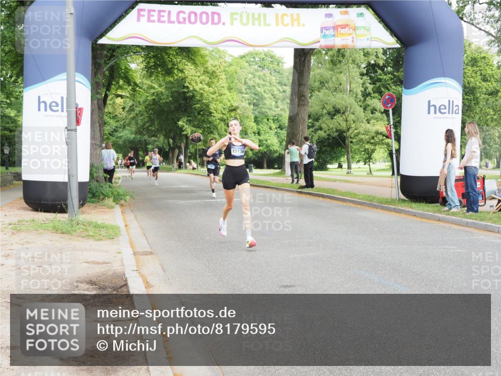 29.06.2025 - hella hamburg halbmarathon MichiJ http://msf.ph/oto/8179595 29.06.2025 10:17:06 Zwischen KM18-KM19 9079, 9097, 12341, 15136 meine-sportfotos.de