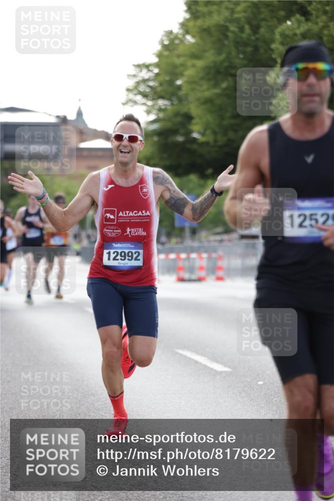 29.06.2025 - hella hamburg halbmarathon Jannik Wohlers http://msf.ph/oto/8179622 29.06.2025 09:42:32 Lombardsbrücke 5612, 7331, 7855, 9269, 11228, 12360, 12529, 12992, 13346, 14753, 14836, 17614, 18740, 19041, 19042, 19050, 19076, 19078 meine-sportfotos.de