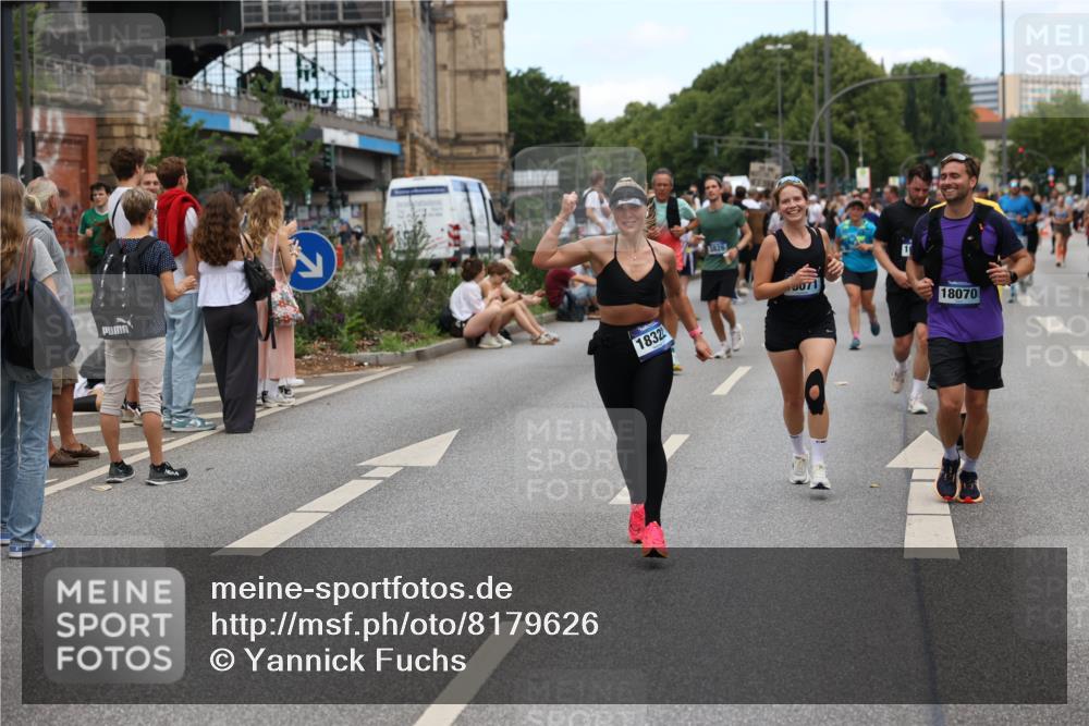 29.06.2025 - hella hamburg halbmarathon Yannick Fuchs http://msf.ph/oto/8179626 29.06.2025 11:20:40 20KM 1187, 1444, 2249, 2414, 3185, 3768, 3825, 3826, 4350, 5061, 6347, 7266, 7348, 7351, 8286, 8297, 9062, 9716, 9807, 10039, 12305, 12381, 12537, 12844, 12874, 13820, 14155, 14894, 14906, 15102, 15153, 15456, 16107, 16182, 16331, 16541, 16662, 16920, 17068, 18070, 18071, 18322, 18507, 18943 meine-sportfotos.de