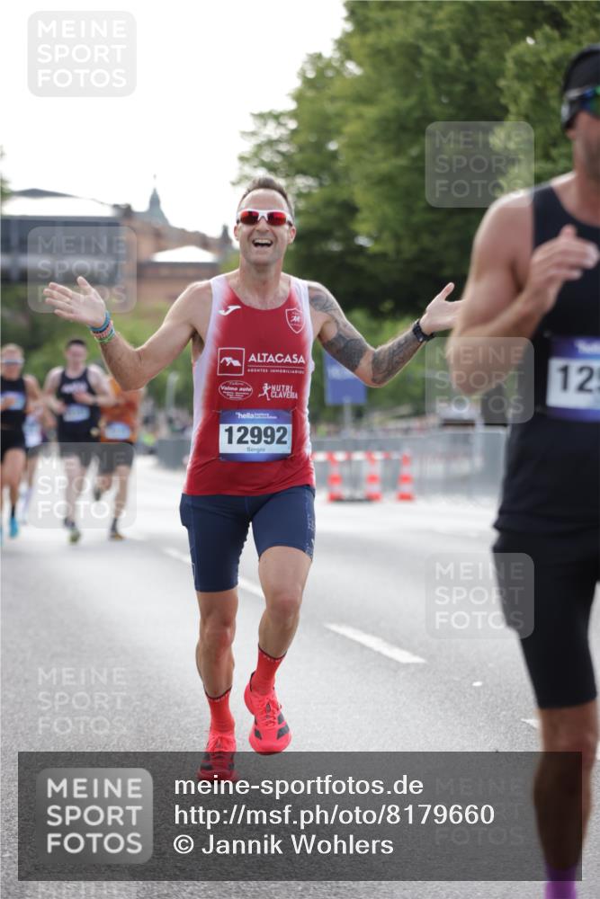 29.06.2025 - hella hamburg halbmarathon Jannik Wohlers http://msf.ph/oto/8179660 29.06.2025 09:42:32 Lombardsbrücke 5612, 7331, 7855, 9269, 11228, 12360, 12529, 12992, 13346, 14753, 14836, 17614, 18740, 19041, 19042, 19050, 19076, 19078 meine-sportfotos.de