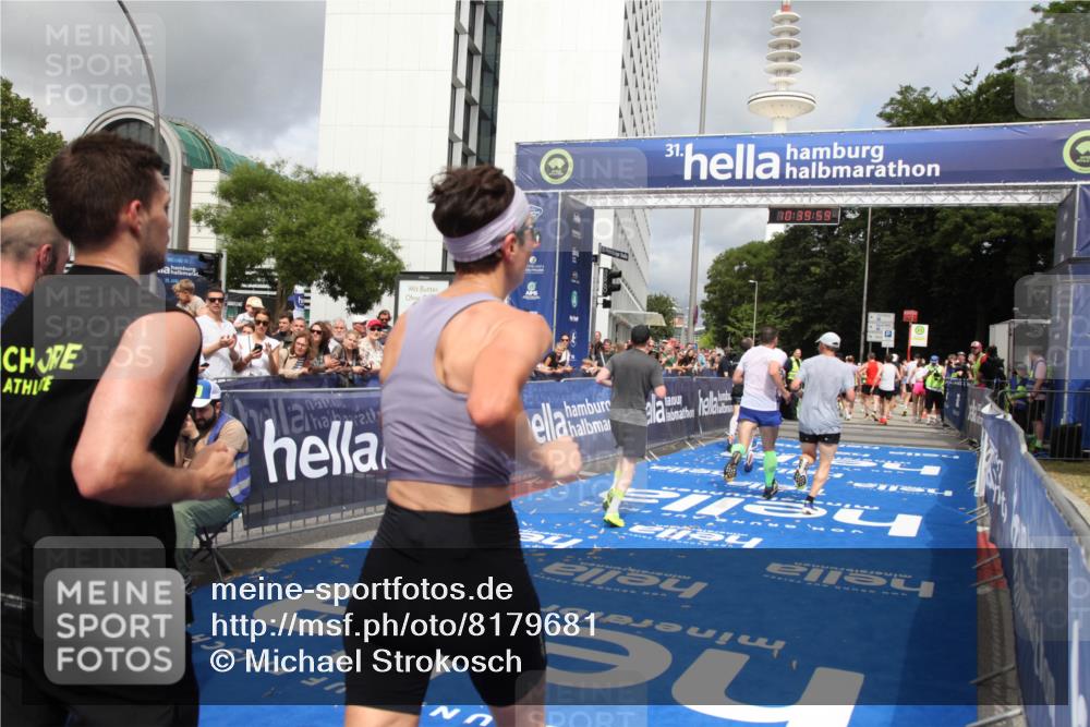 29.06.2025 - hella hamburg halbmarathon Michael Strokosch http://msf.ph/oto/8179681 29.06.2025 10:39:58 Ziel 1603, 2525, 2563, 2573, 3626, 4766, 6149, 7981, 8467, 8574, 11714, 15421, 15813 meine-sportfotos.de