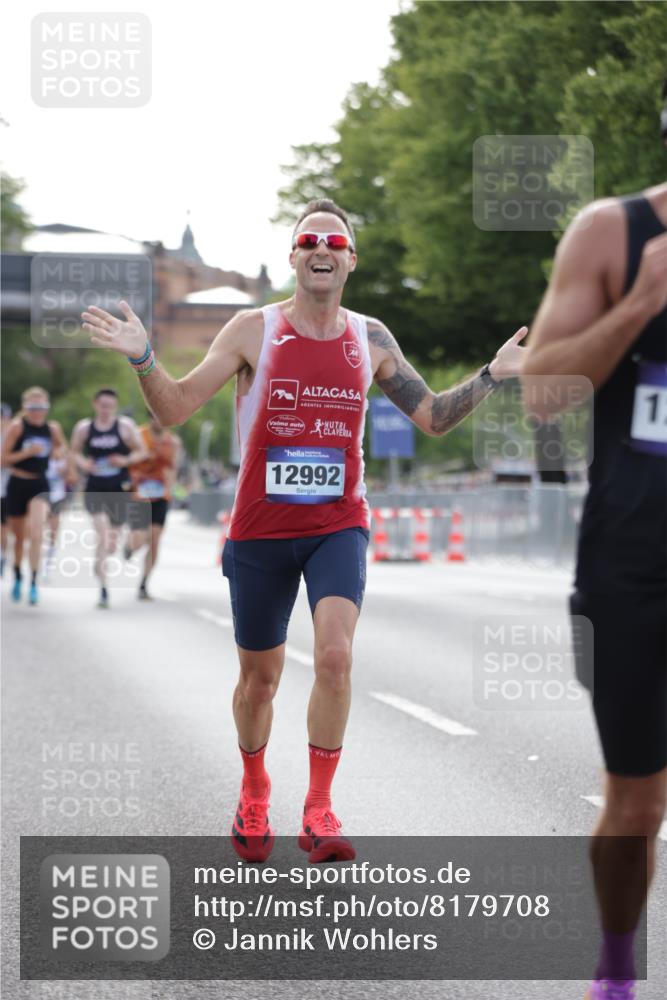 29.06.2025 - hella hamburg halbmarathon Jannik Wohlers http://msf.ph/oto/8179708 29.06.2025 09:42:32 Lombardsbrücke 5612, 7331, 7855, 9269, 11228, 12360, 12529, 12992, 13346, 14753, 14836, 17614, 18740, 19041, 19042, 19050, 19076, 19078 meine-sportfotos.de