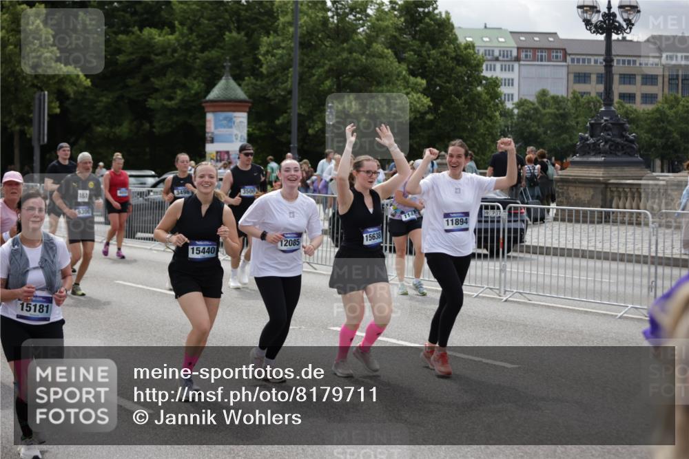29.06.2025 - hella hamburg halbmarathon Jannik Wohlers http://msf.ph/oto/8179711 29.06.2025 11:09:34 Lombardsbrücke 1289, 1299, 1301, 1601, 2694, 2724, 2726, 3498, 3500, 4058, 5555, 5558, 6323, 6434, 8119, 9300, 10164, 11170, 11171, 11754, 11894, 12085, 12243, 13597, 13635, 13636, 13858, 13907, 14109, 14147, 14156, 14401, 14710, 15181, 15440, 15638, 15742, 16324, 16969, 17375 meine-sportfotos.de