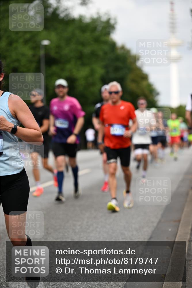 29.06.2025 - hella hamburg halbmarathon Dr. Thomas Lammeyer http://msf.ph/oto/8179747 29.06.2025 10:10:18 Kennedybrücke 1229, 1830, 1842, 2471, 2624, 3062, 4169, 4542, 5431, 6014, 7741, 8049, 8290, 8744, 8894, 8909, 9477, 9917, 10214, 10781 meine-sportfotos.de