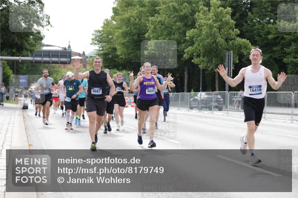 29.06.2025 - hella hamburg halbmarathon Jannik Wohlers http://msf.ph/oto/8179749 29.06.2025 10:22:46 Lombardsbrücke 2925, 3029, 3034, 4190, 4266, 4793, 6502, 6578, 6784, 6785, 6849, 7891, 8687, 8688, 8716, 8918, 8920, 9133, 9301, 9877, 9913, 10739, 11798, 12025, 12073, 12265, 13560, 14041, 14338, 14821, 16416, 16558, 16565, 16566, 16863, 17013, 17099, 17207, 17299, 17657, 17719 meine-sportfotos.de