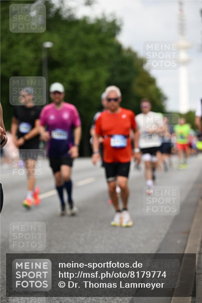 29.06.2025 - hella hamburg halbmarathon Dr. Thomas Lammeyer http://msf.ph/oto/8179774 29.06.2025 10:10:19 Kennedybrücke 1229, 1830, 1842, 1936, 2471, 2624, 3062, 4169, 4542, 5431, 6014, 7741, 8049, 8290, 8744, 8909, 9477, 9917, 10214, 10781 meine-sportfotos.de
