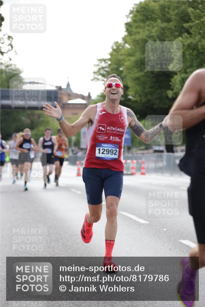 29.06.2025 - hella hamburg halbmarathon Jannik Wohlers http://msf.ph/oto/8179786 29.06.2025 09:42:33 Lombardsbrücke 5612, 7331, 7855, 9097, 9269, 11228, 11994, 12341, 12360, 12529, 12992, 13346, 14753, 14836, 18740, 19041, 19042, 19050, 19076 meine-sportfotos.de