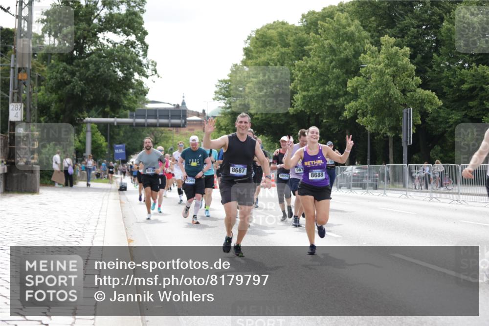 29.06.2025 - hella hamburg halbmarathon Jannik Wohlers http://msf.ph/oto/8179797 29.06.2025 10:22:46 Lombardsbrücke 2925, 3029, 3034, 4190, 4266, 4793, 6502, 6578, 6784, 6785, 6849, 7891, 8687, 8688, 8716, 8918, 8920, 9133, 9301, 9877, 9913, 10739, 11798, 12025, 12073, 12265, 13560, 14041, 14338, 14821, 16416, 16558, 16565, 16566, 16863, 17013, 17099, 17207, 17299, 17657, 17719 meine-sportfotos.de