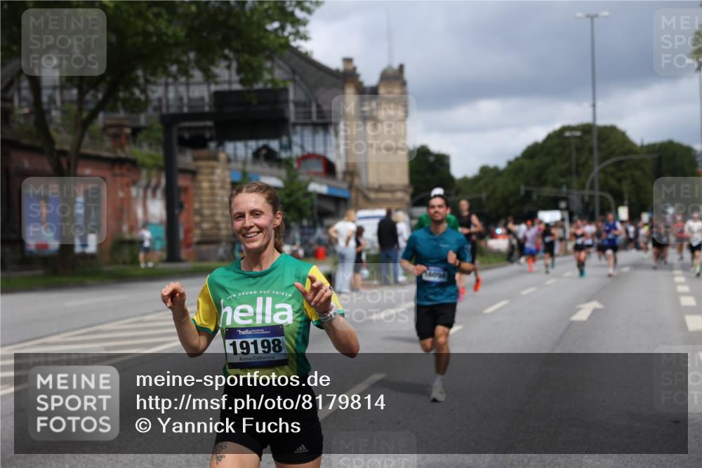 29.06.2025 - hella hamburg halbmarathon Yannick Fuchs http://msf.ph/oto/8179814 29.06.2025 10:42:46 20KM 1086, 1163, 1176, 1537, 1884, 1892, 1914, 2442, 3213, 4711, 5421, 6377, 6923, 7367, 8216, 8889, 8916, 9482, 9638, 9770, 10000, 11451, 11467, 12149, 12534, 12840, 14192, 14511, 14814, 14990, 15573, 15784, 15917, 15981, 16094, 16269, 17007, 17127, 17982, 18251, 18815, 18923, 19198 meine-sportfotos.de
