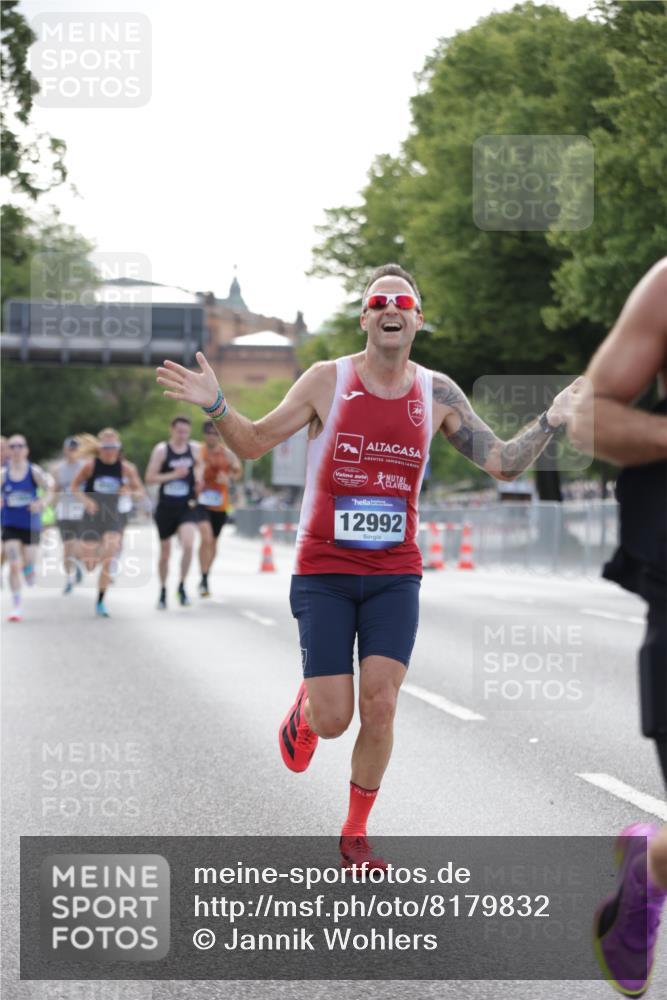 29.06.2025 - hella hamburg halbmarathon Jannik Wohlers http://msf.ph/oto/8179832 29.06.2025 09:42:33 Lombardsbrücke 5612, 7331, 7855, 9097, 9269, 11228, 11994, 12341, 12360, 12529, 12992, 13346, 14753, 14836, 18740, 19041, 19042, 19050, 19076 meine-sportfotos.de