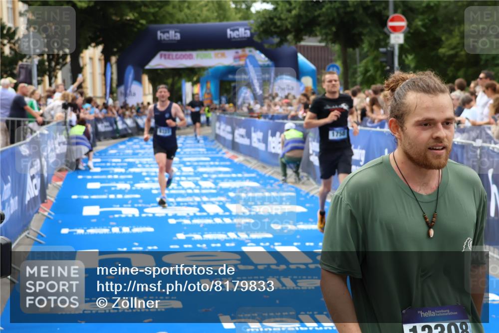 29.06.2025 - hella hamburg halbmarathon Zöllner http://msf.ph/oto/8179833 29.06.2025 10:30:16 Ziel 1758, 8323, 12691 meine-sportfotos.de