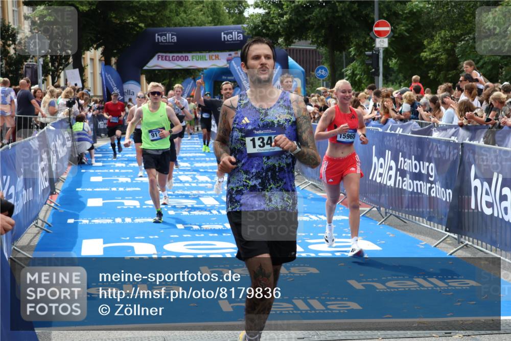 29.06.2025 - hella hamburg halbmarathon Zöllner http://msf.ph/oto/8179836 29.06.2025 10:39:38 Ziel 4888, 7152, 7154, 9116, 9265, 11284, 11806, 14077, 15094, 15336, 15828, 15965, 17215, 17360, 17425, 18154, 18285, 18803 meine-sportfotos.de