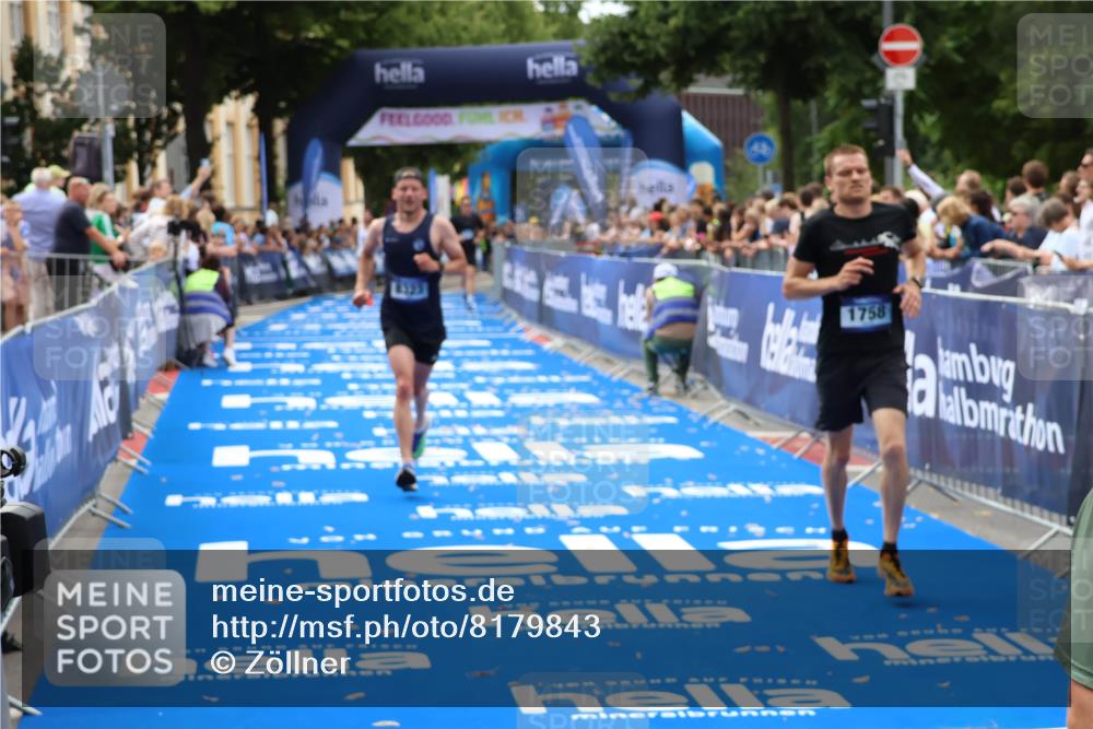 29.06.2025 - hella hamburg halbmarathon Zöllner http://msf.ph/oto/8179843 29.06.2025 10:30:16 Ziel 1758, 8323, 12691 meine-sportfotos.de