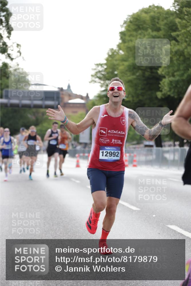 29.06.2025 - hella hamburg halbmarathon Jannik Wohlers http://msf.ph/oto/8179879 29.06.2025 09:42:33 Lombardsbrücke 5612, 7331, 7855, 9097, 9269, 11228, 11994, 12341, 12360, 12529, 12992, 13346, 14753, 14836, 18740, 19041, 19042, 19050, 19076 meine-sportfotos.de